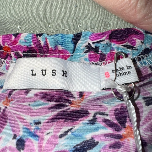 Lush Floral Long Puff Sleeve Cropped Top Size S. NWT - Picture 4 of 12